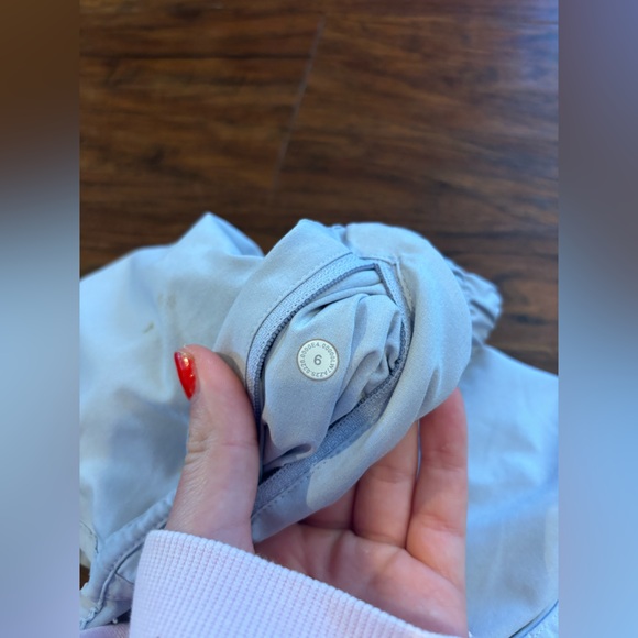 Lululemon Tracker Short V *4" In Serene Blue Size 6 - Picture 6 of 6